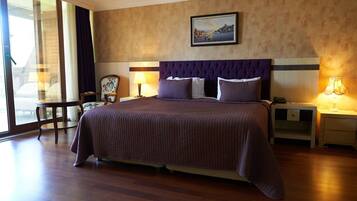 Deluxe Garden Terrace Room | 1 bedroom, Egyptian cotton sheets, premium bedding, minibar