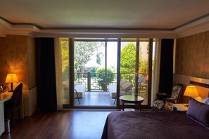 Deluxe Garden Terrace Room | 1 bedroom, Egyptian cotton sheets, premium bedding, minibar