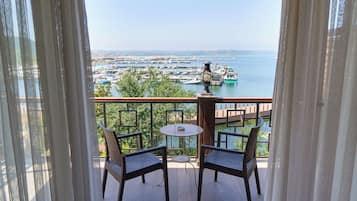 Habitación doble superior, vistas al mar | Terraza o patio
