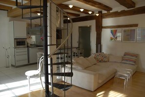 Studio Familial, 1 chambre, salle de bains attenante | Coin séjour