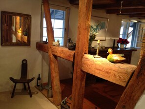 Literie de qualité supérieure, bureau, lits bébé (gratuits)