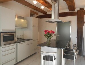 Familie-studiolejlighed - 1 soveværelse - eget badeværelse | Privat køkken