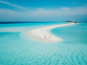 Playa privada en los alrededores, arena blanca