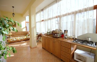 Jääkaappi, mikroaaltouuni, uuni