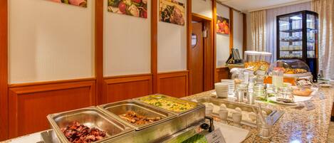 Petit déjeuner en libre-service compris tous les jours