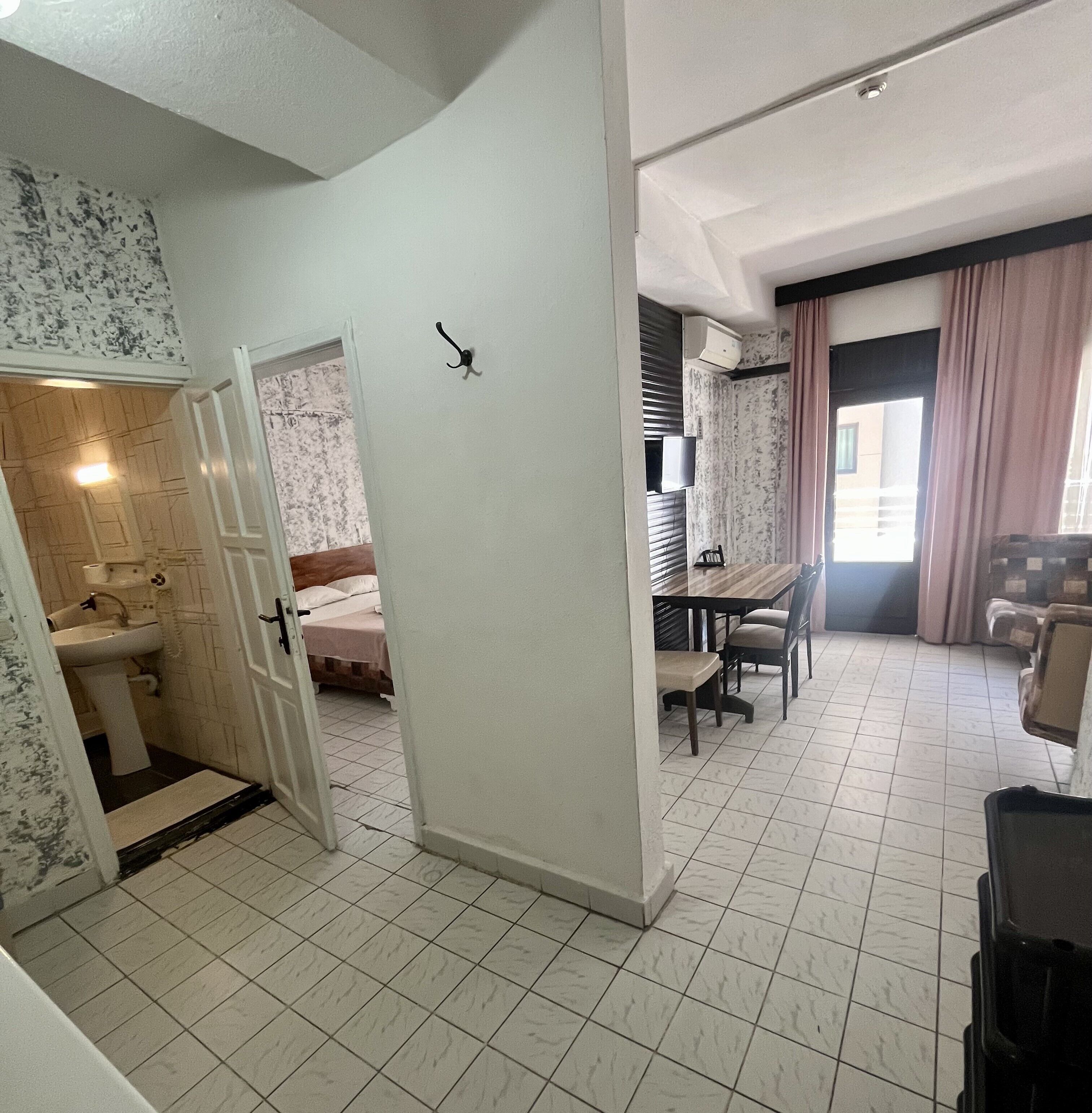 Family Apartment, 1 Bedroom, Ground Floor | Desk, WiFi (free), bed sheets