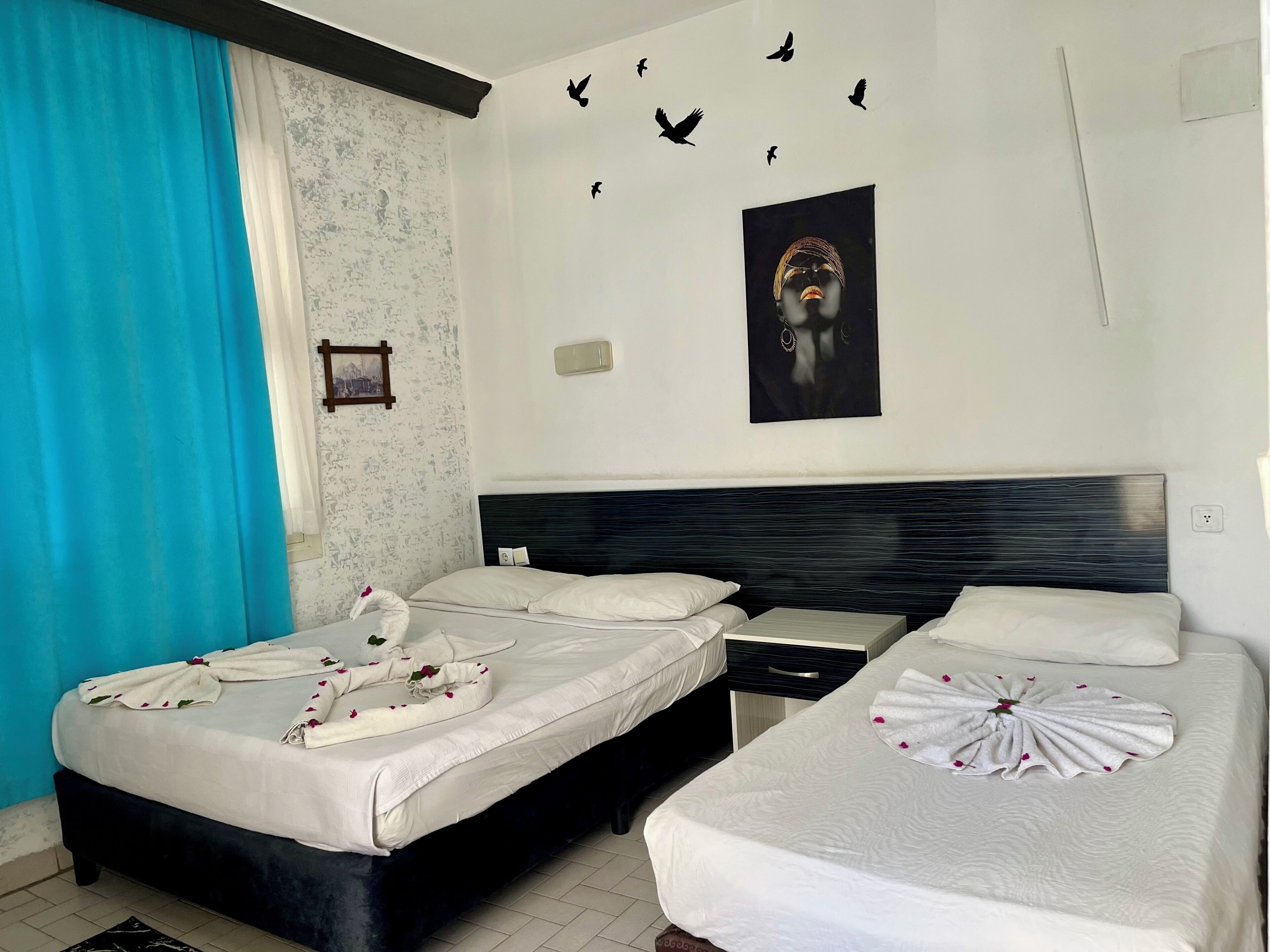 Standard Studio | Desk, WiFi (free), bed sheets