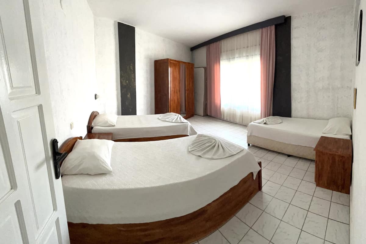 Family Apartment, 2 Bedrooms | Desk, WiFi (free), bed sheets