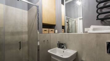 Standard Studio, 1 Double Bed with Sofa bed | Bathroom | Shower, free toiletries, hair dryer, towels