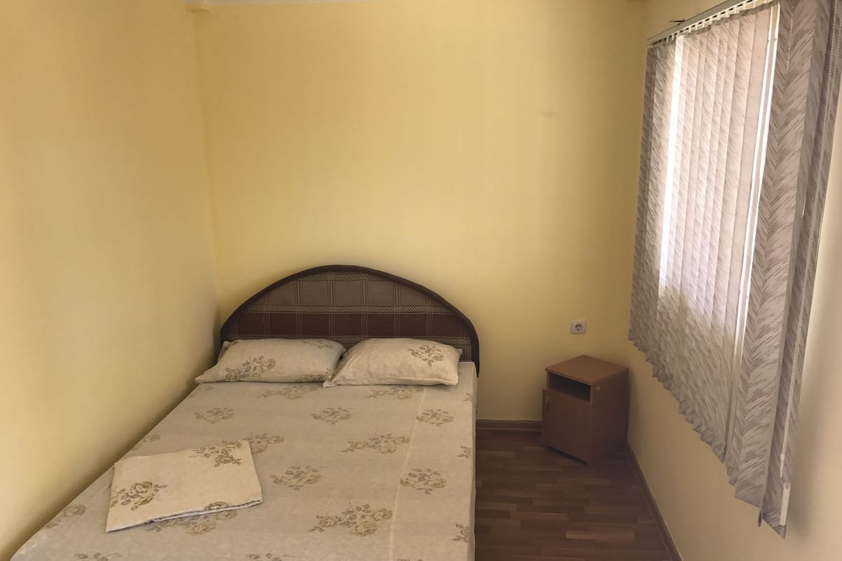 Chambre Double Ăconomique, salle de bains commune | Lits pliants/supplĂ©mentaires