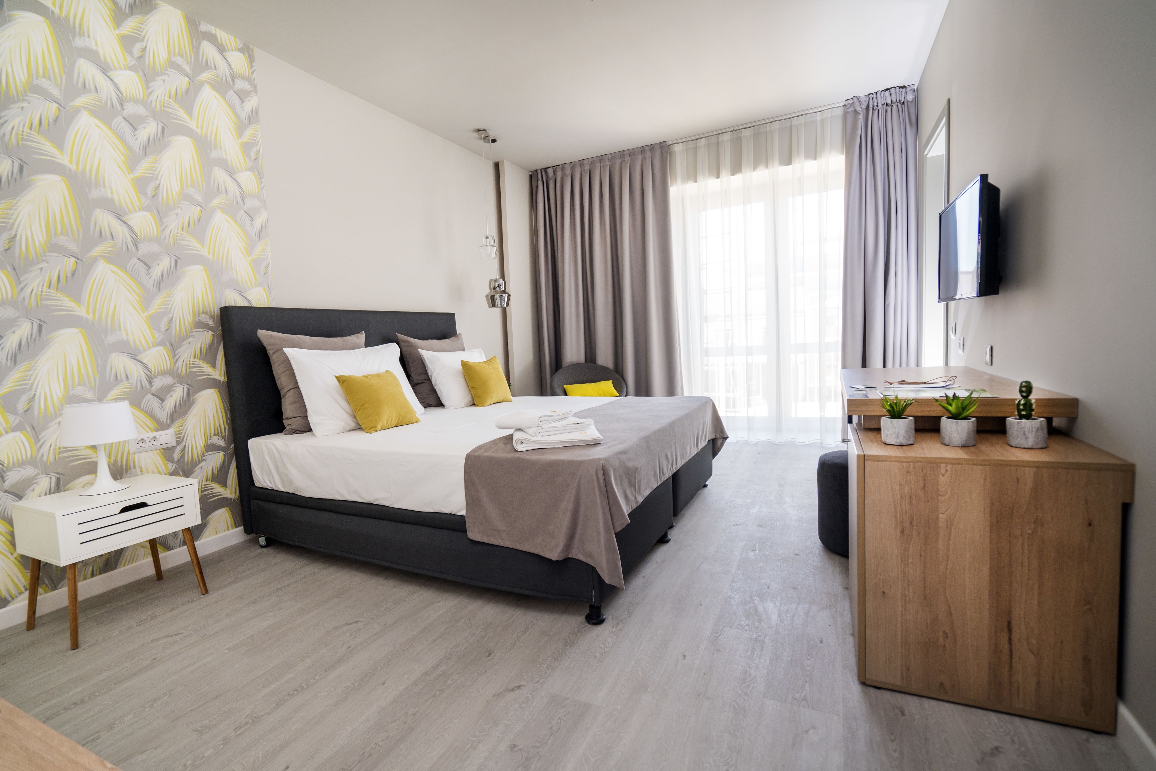 Standard Double Room | Minibar, in-room safe, cribs/infant beds, rollaway beds