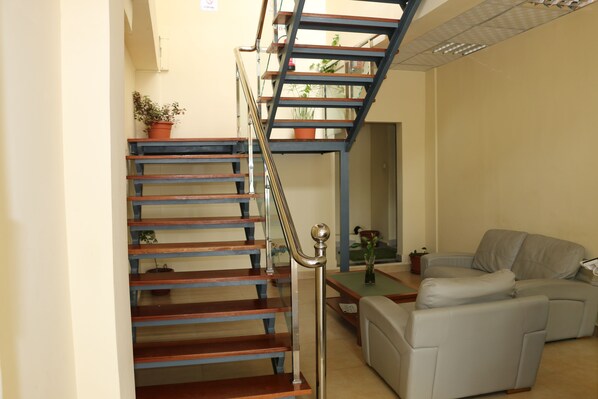 Coin salon dans le hall