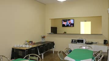 Free daily continental breakfast