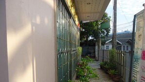 Property grounds - Sorn Waree Apartment (Kanchanaburi)
