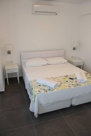 Minibar y caja de seguridad en la habitación 