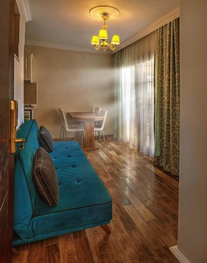 1 bedroom, desk, soundproofing, free WiFi