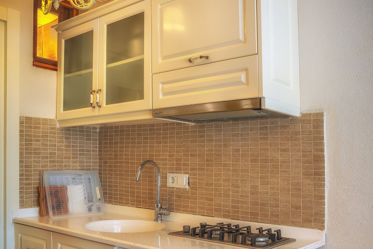 Fridge, cookware/dishes/utensils, dining tables