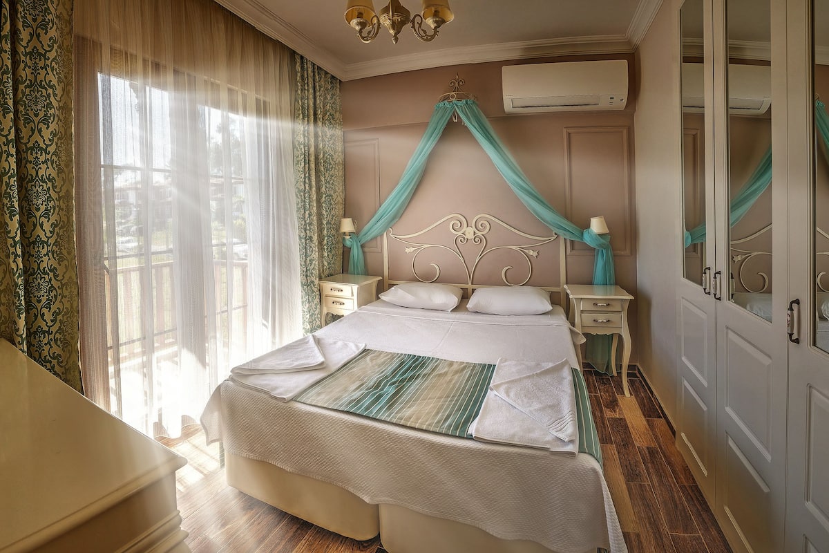 1 bedroom, desk, soundproofing, free WiFi