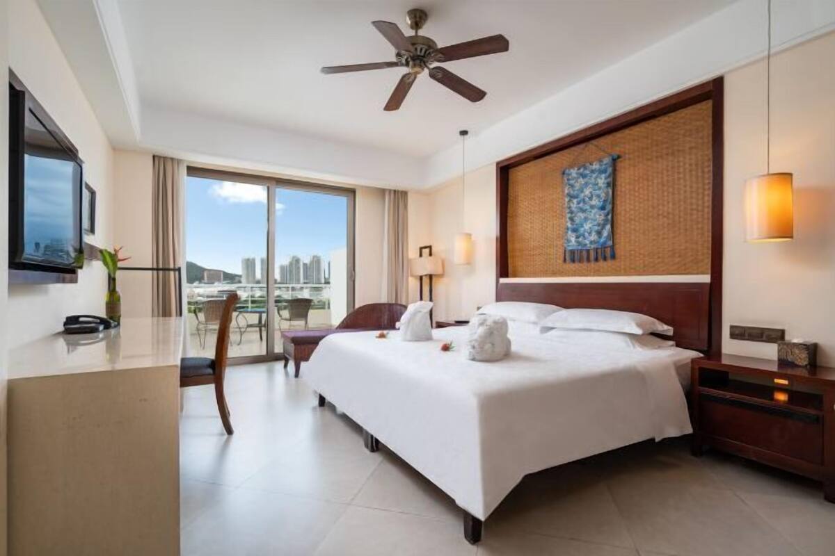 Minibar, in-room safe, desk, blackout drapes