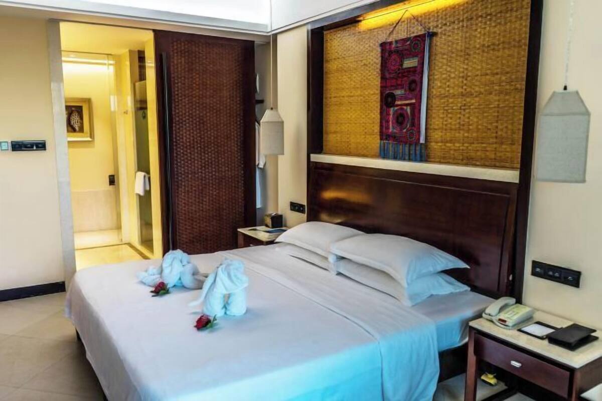 Minibar, in-room safe, desk, blackout drapes