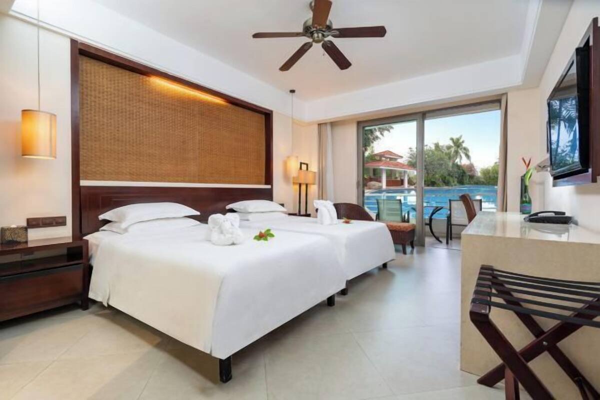 Minibar, in-room safe, desk, blackout drapes