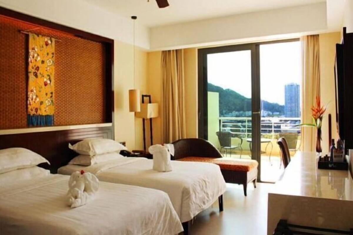 Minibar, in-room safe, desk, blackout drapes