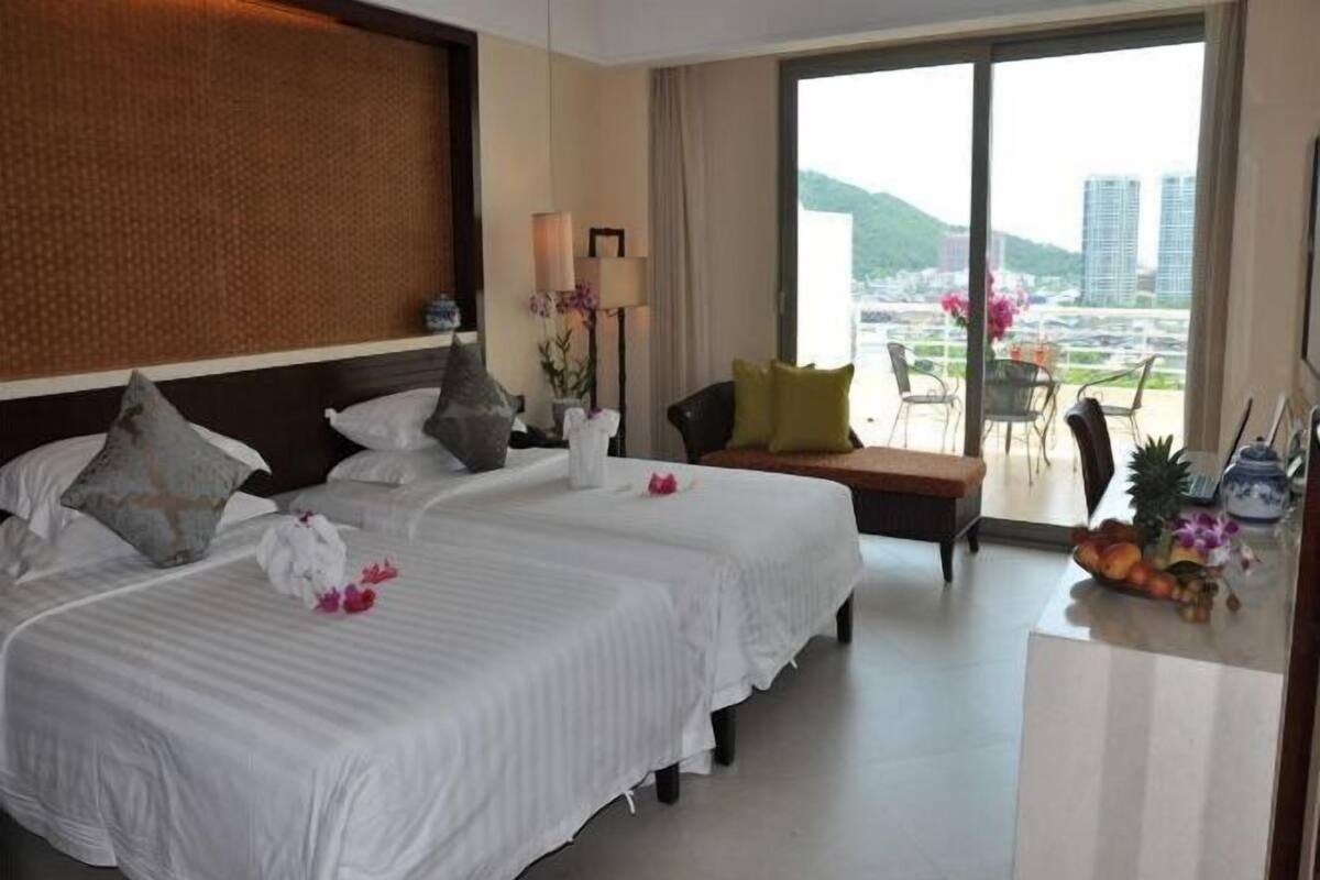 Minibar, in-room safe, desk, blackout drapes