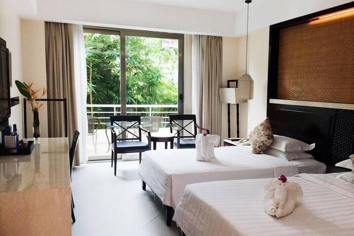 Evergreen (Garden View Room) | Minibar, in-room safe, desk, blackout drapes