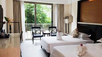 Evergreen (Garden View Room) | Minibar, in-room safe, desk, blackout drapes