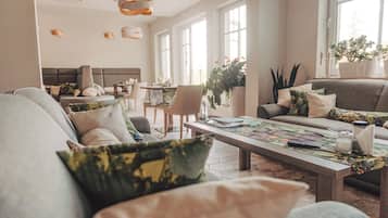 Se sirven almuerzos y cenas, cocina local