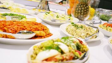 Free daily buffet breakfast