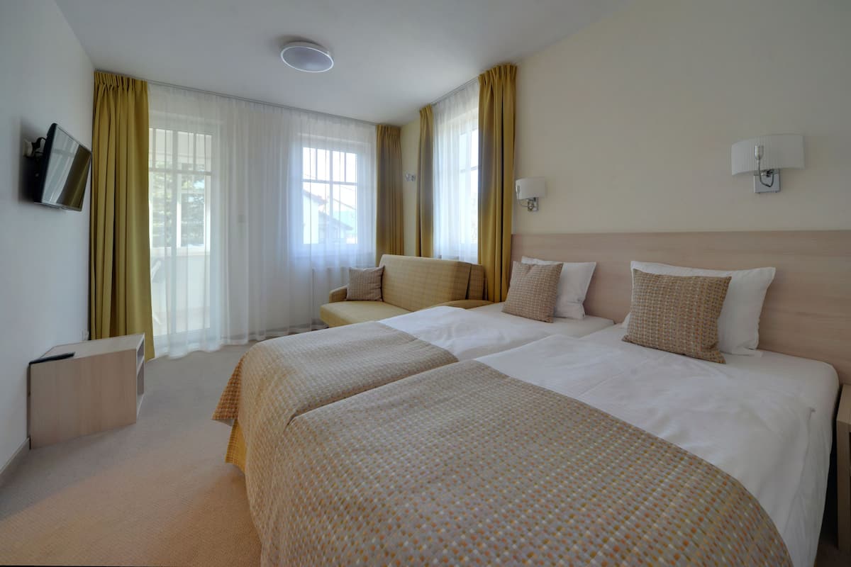 Desk, blackout drapes, soundproofing, cribs (surcharge)