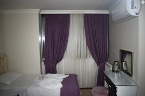 Minibar, free WiFi - Kumbet Hotel (Istanbul)