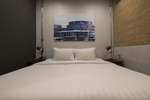 Room, 1 King Bed, Non Smoking, No Windows | In-room safe, soundproofing, free WiFi - Iron32 Hotel (Chiang Mai)