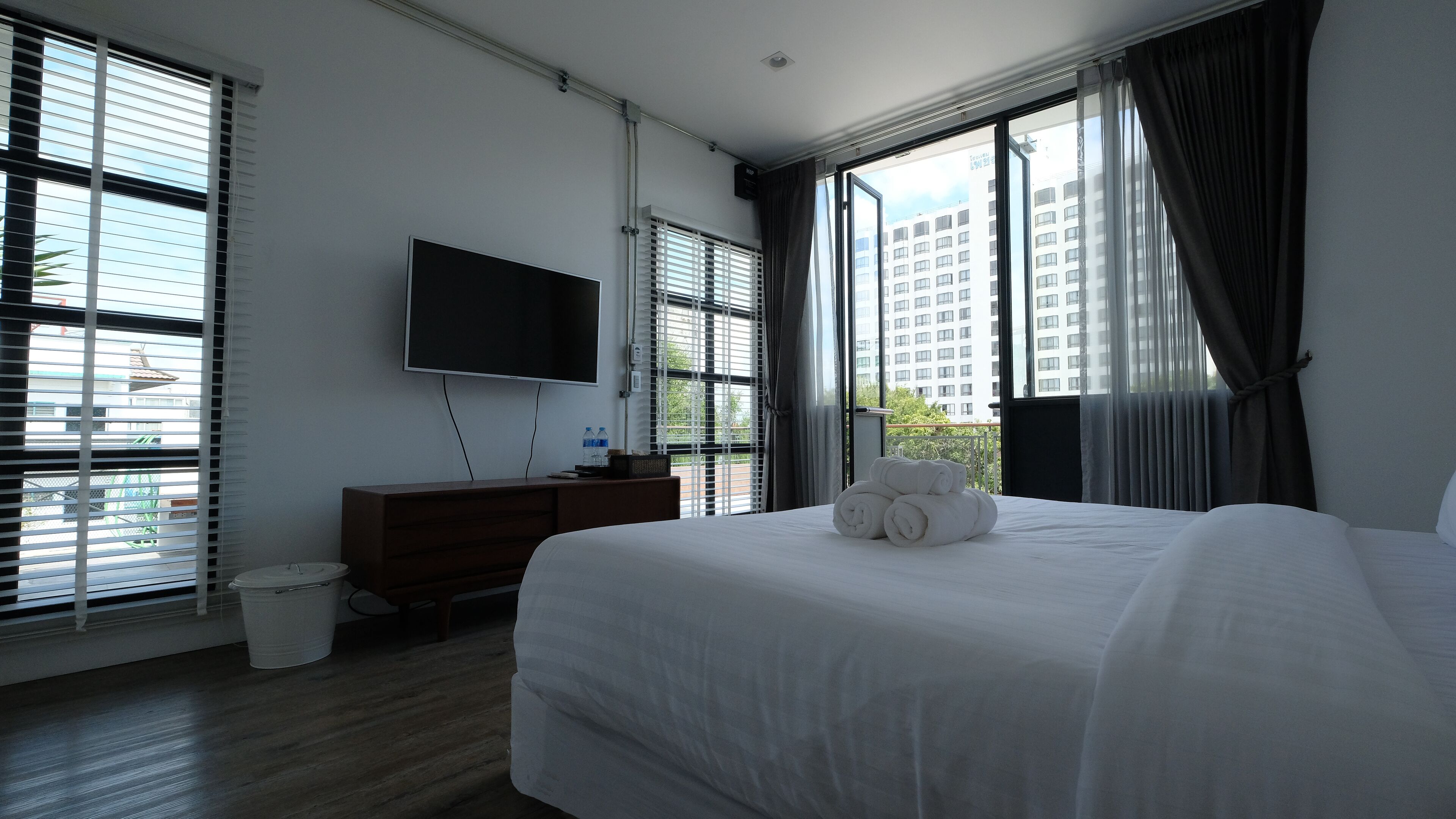 romantic room, 1 king bed, city view | 1 bedroom, in-room safe, soundproofing, free wifi