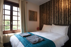 Individually decorated, individually furnished, laptop workspace - Chamonix Lodge (Chamonix-Mont-Blanc)