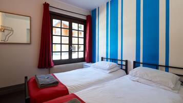 Twin Room, Private Bathroom | Individually decorated, individually furnished, laptop workspace