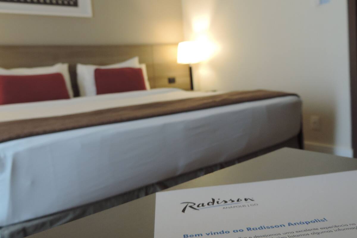 Hypo-allergenic bedding, minibar, in-room safe, desk