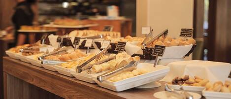 Free daily buffet breakfast