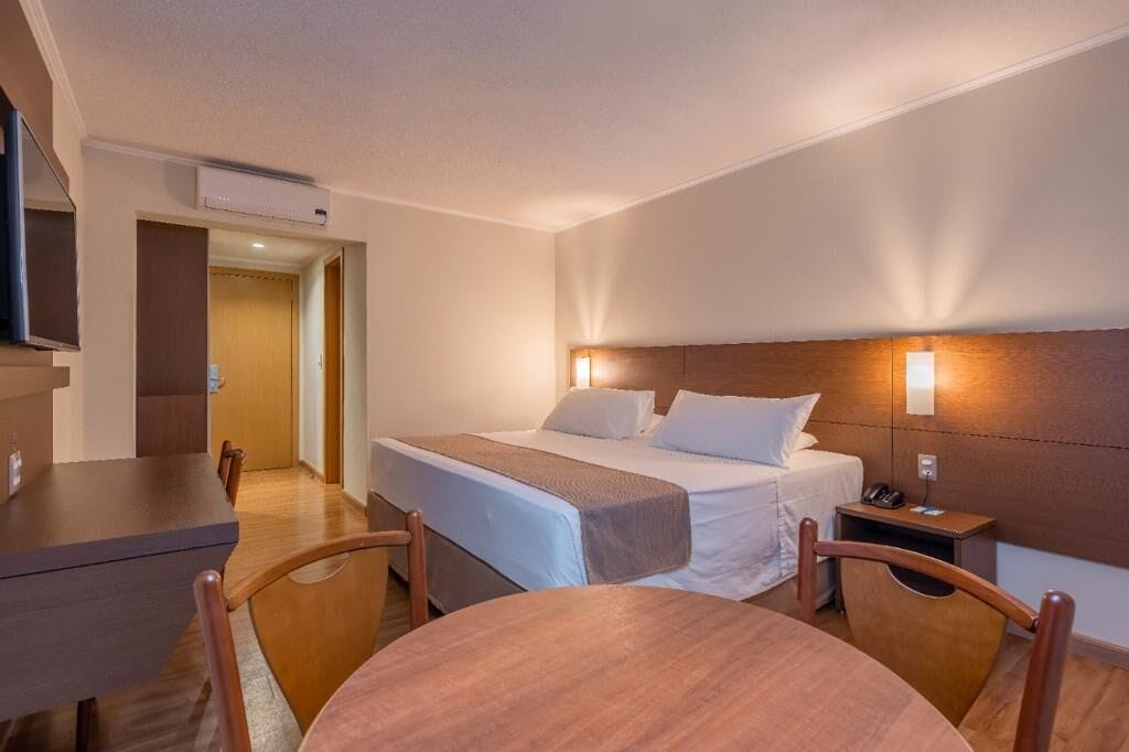 executive double room, 1 king bed, private bathroom, city view | minibar, desk, blackout curtains, soundproofing