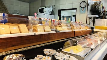 Free daily continental breakfast