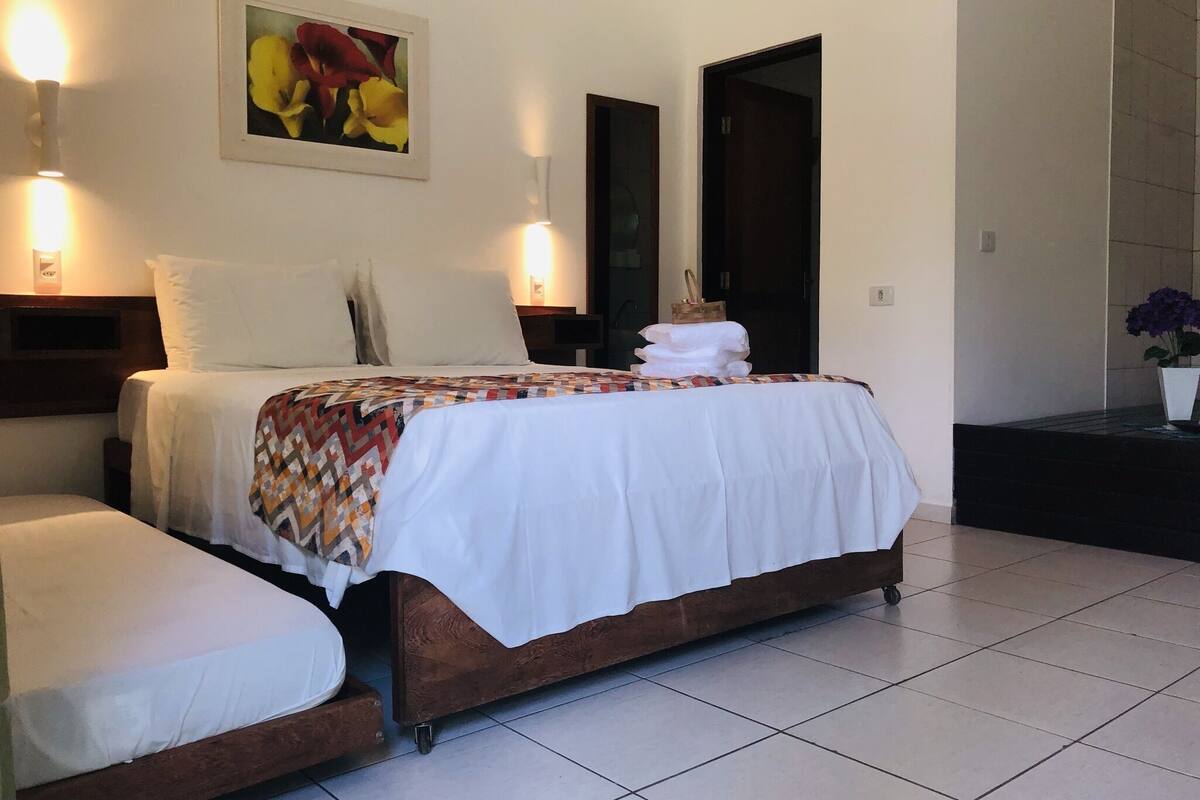 Superior Suite, Hot Tub, Mountain View | 3 bilik tidur, peti besi dalam bilik, dihias secara berasingan
