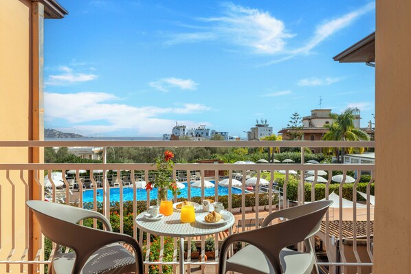 Balcony view - Residence Villa Giardini (Giardini Naxos)