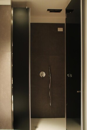 Shower, free toiletries, hair dryer, bathrobes - Reggio Nord (Reggio Calabria)