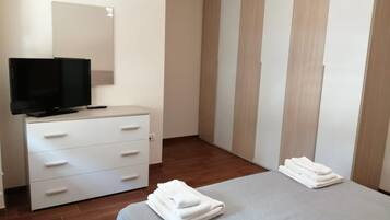 Hochwertige Bettwaren, Minibar, Zimmersafe, Schreibtisch