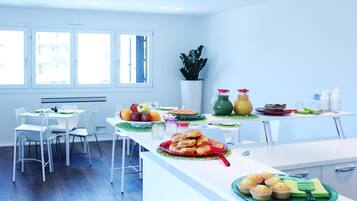 TĂ€gliches inbegriffenes FrĂŒhstĂŒcksbuffet