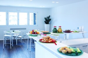 Free daily buffet breakfast