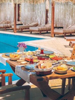 Açık havada yemek servisi
