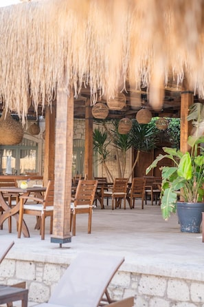 44-inch LED TV with satellite channels, TV - Triangulo Hotel (Cesme)