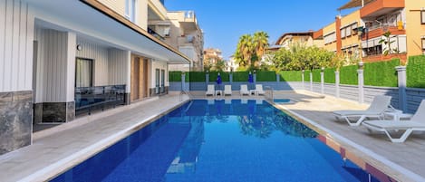 Piscine extérieure (ouverte en saison), cabanons gratuits